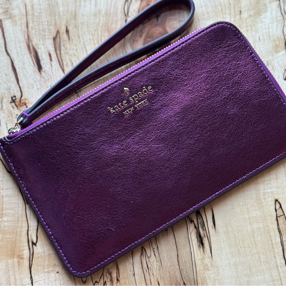 ♠️ NWT kate spade Lucy Metallic Medium L Zip Wristlet - Dark Raspberry